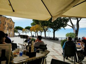 lakefront view at Il Giardino delle Rane in Garda