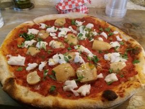 pizza = artichoke + vegan cheese at La Mezcla in Barcelona