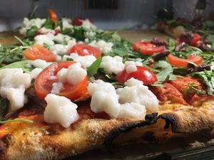 Vegan pizzas at La Mezcla in Barcelona