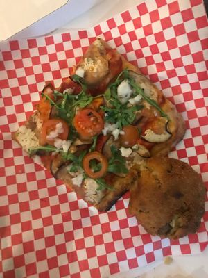 Vegan pizza & vegan arancini  at La Mezcla in Barcelona