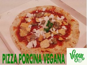 Pizza Porcina vegana at La Mezcla in Barcelona