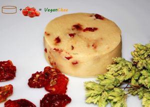 VeganChee with tomato at VeganChee in Gloria Do Ribatejo