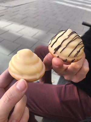 Gebakjes at Los Vegos in Uppsala