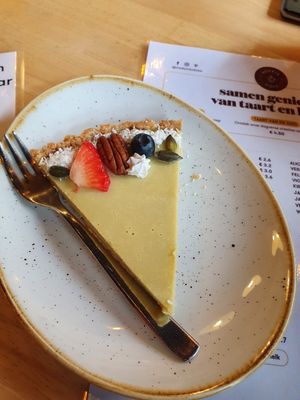 I've had the lemon avocado pie and it was so delicious! Can only recommend at Madam Bakster in Ghent