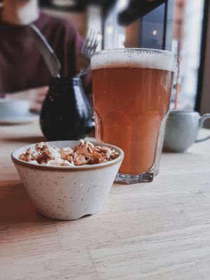 Hot Apple juice with sweet popcorn at Madam Bakster in Ghent