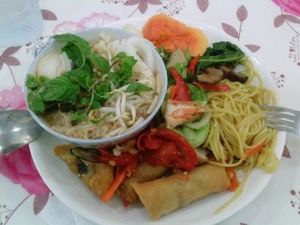 so many buffet choices at Khouadin Vegetarian in Vientiane