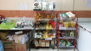 packaged food for sale at Khouadin Vegetarian in Vientiane