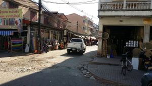 lane to restaurant at Khouadin Vegetarian in Vientiane