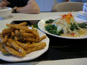 
Milky Mushroom - RM11.90 = Crunchy, chewy and tasty!
Pak Choice Fuji - RM8.90 = Fresh veg with a tasty sauce at Mama Vege - Plaza Gurney in Penang