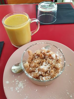 Apple crumble and chai latte at Le Myrha in Paris
