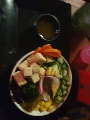 Tofu poke bowl, delicious at Lazy Cat in Minca