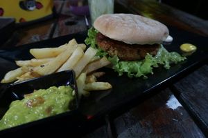 Vegan Burger at Lazy Cat in Minca