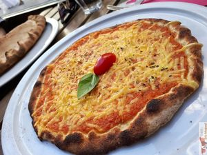 Gluten free pizza at Pizzebio in Paris