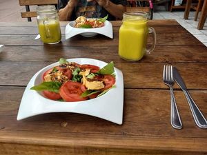 Vegan tomato mozzarella salad at Taqueria Entre Zankas in Zihuatanejo