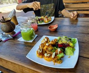 Veggie tempura with side salad at Taqueria Entre Zankas in Zihuatanejo