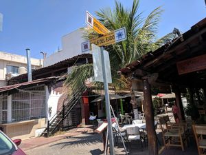 The street sign for the corner it is nearest to. at Taqueria Entre Zankas in Zihuatanejo
