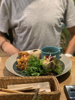 Plate dinner set  at Yidaki Cafe in Kobe