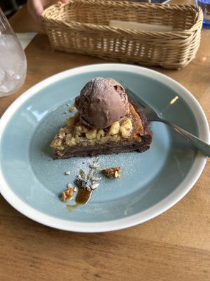 Vegan cake and ice creamm  at Yidaki Cafe in Kobe