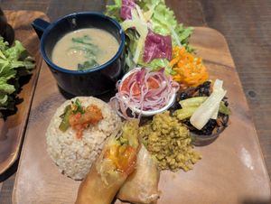 Vegan dinner plate at Yidaki Cafe in Kobe