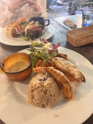   at Yidaki Cafe in Kobe