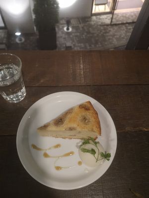 Vegan Banana cake at Yidaki Cafe in Kobe