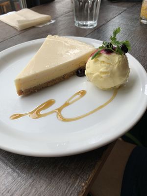Cheese cake at Yidaki Cafe in Kobe