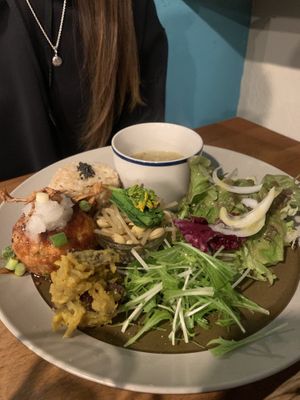 Dinner plate at Yidaki Cafe in Kobe