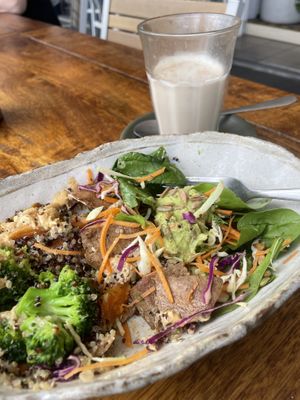 Love the food ♥️ The Samadhi Bowl and Chai (nearly forgot to take photo)  at Samadhi Whole Foods in Camden