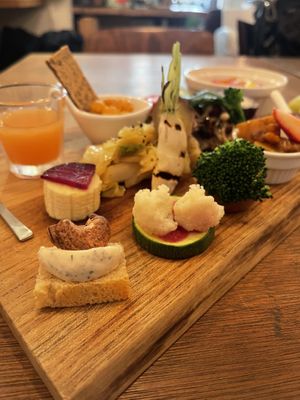 Lunch plate at Plus Veganique in Tokyo