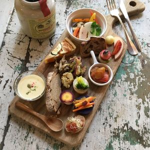 Set A
“Antipasto Plate - Farmer’s Organic Vegetables"
1,800yen + tax at Plus Veganique in Tokyo