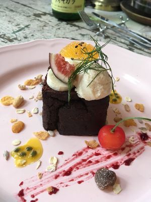 Gateau chocolat at Plus Veganique in Tokyo