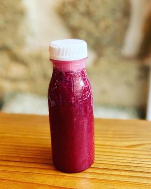 Fresh beet pear carrot juice at Vero L'Autre Cantine in Paris