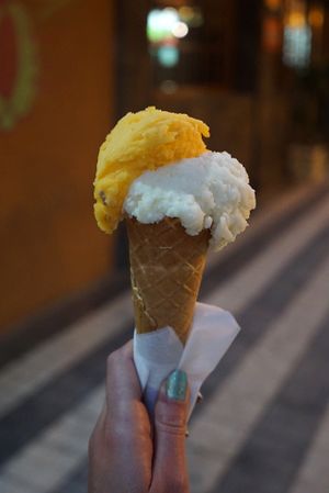 Tangerine & pineapple  at Come Mi Gira Gelateria Naturale - Pje. de Francia in Gran Canaria