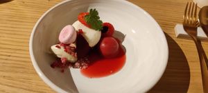 Dessert: cheesecake, berries, etc at Amaranth in Merelbeke