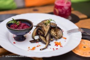 Berenjenas a la parrilla con crema de remolacha at El Shamuskia'o in Havana