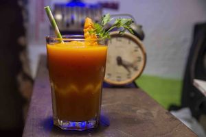 Jugo de zanahoria at El Shamuskia'o in Havana