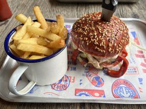 Chipotle Champ mit Fries  at Doghouse  in Glasgow