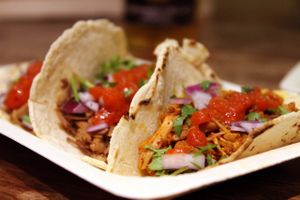 Fresh homemade Vegan Tacos

Marinated jackfruit, red oignon, cilantro, salsa, all homemade all vegan ! at The Mexican Standoff - Pop-up in Paris