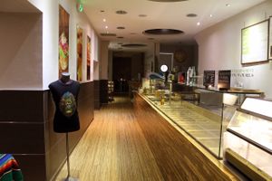 A large venue that is rare in Paris to spend some time confortably ! at The Mexican Standoff - Pop-up in Paris