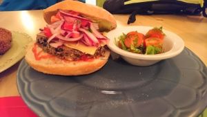 hamburguesa de alubias negras at TS  A Casa in Santiago De Compostela