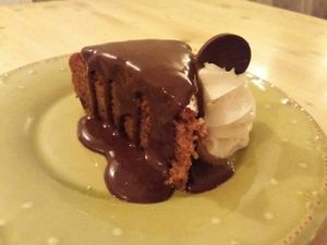 Bizcocho con chocolate y nata vegana at TS  A Casa in Santiago De Compostela