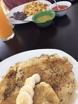 Tofú a la Mexicana y Hot Cakes!!! 😋😋😋 at VEGuerrero in Mexico City