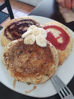Hot cackes con chocolate, maple y mermelada de fresa. Deliciosos at VEGuerrero in Mexico City