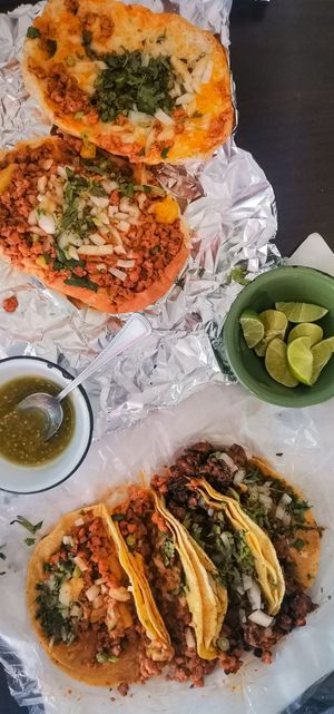 Pastor Torta, Tacos al Pastor und Tacos Seitan encebollado at VEGuerrero in Mexico City