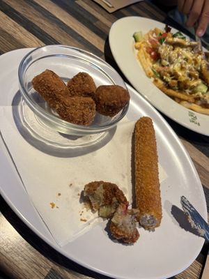 Vegan Bitterballen and Kipcorn  at Grandtaria Friet van Piet in Groningen
