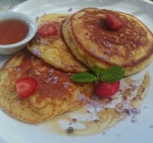 Pancakes with honey at Lazy Cats  in Ubud