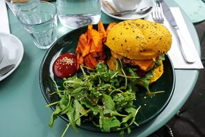 Pink Burger at L'Abattoir Vegetal - Guisarde in Paris