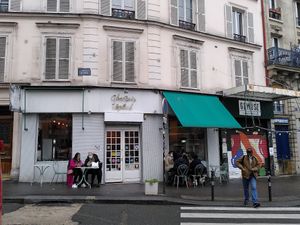 Outside the café (Dec 2021) at L'Abattoir Vegetal - Guisarde in Paris