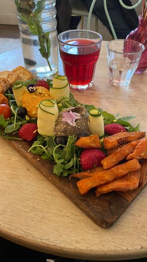 Tableau de mezzes  at L'Abattoir Vegetal - Guisarde in Paris