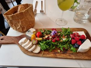  at L'Abattoir Vegetal - Guisarde in Paris